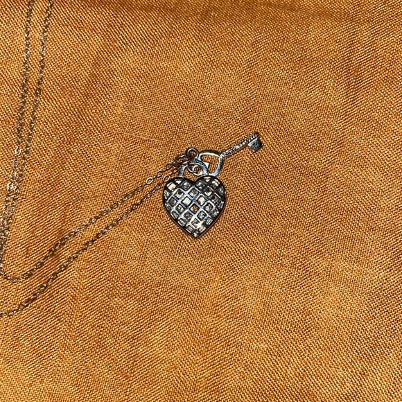 Heart and Key necklace - Picture 4 of 4